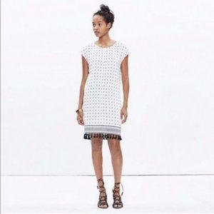WHITE-BLACK GEO  SCATTERBLOCK TASSEL SHIFT DRESS